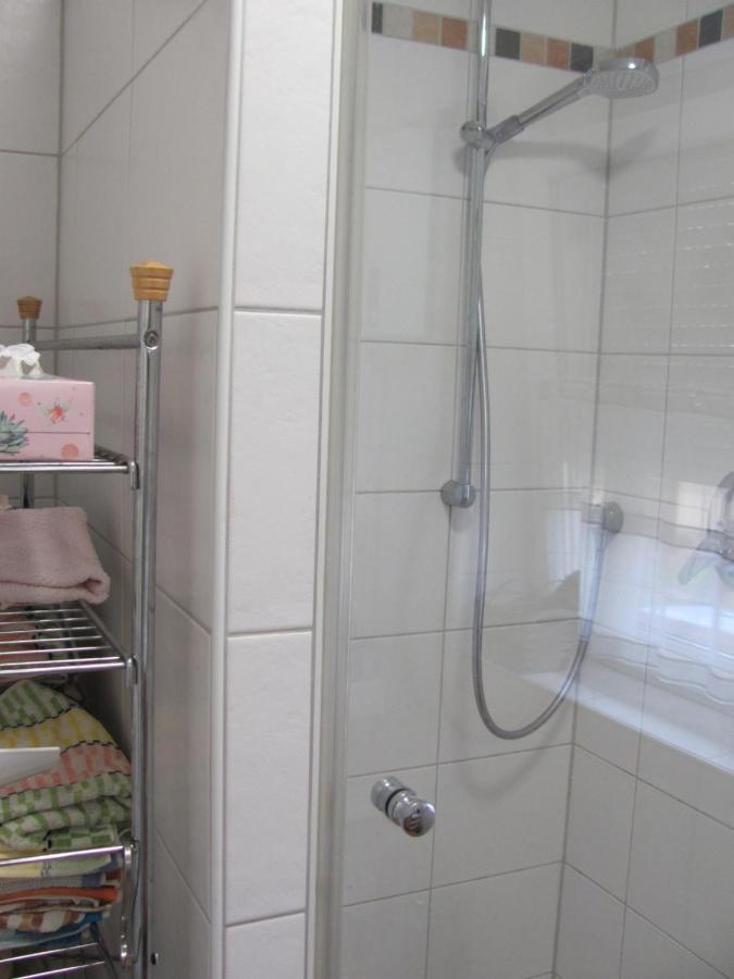 #2 Ruhiges Gemuetliches Ferienzimmer Mit 2 Einzelbetten Gemeinschaftsbad W-Lan Airport Nah Late Night Check In Haus Nr 9,5 Trunkelsberg Esterno foto