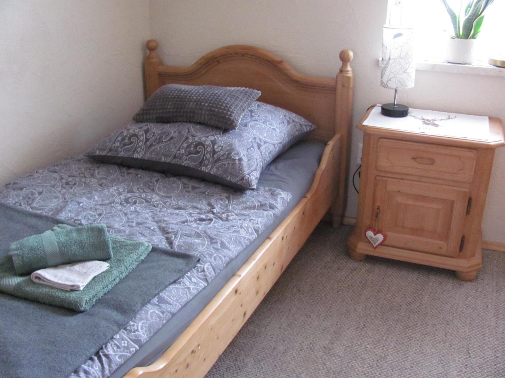 #2 Ruhiges Gemuetliches Ferienzimmer Mit 2 Einzelbetten Gemeinschaftsbad W-Lan Airport Nah Late Night Check In Haus Nr 9,5 Trunkelsberg Esterno foto